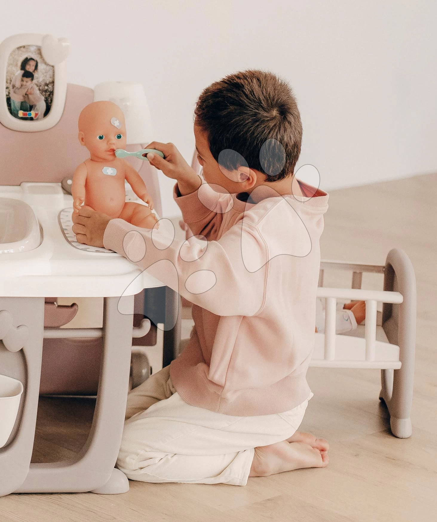 Set Spielhaus Für Die Puppe Large Doll's Play Center Natur D'Amour Baby Nurse Smoby Und Ein Kinderwagen -Dreierkombination Maxi Cosi Mit Esszimmerstuhl, Autositz Und Schaukel 220376-7 15 Set Spielhaus Für Die Puppe Large Doll's Play Center Natur D'Amour Baby Nurse Smoby Und Ein Kinderwagen -Dreierkombination Maxi Cosi Mit Esszimmerstuhl, Autositz Und Schaukel 220376-7 – Bild 15