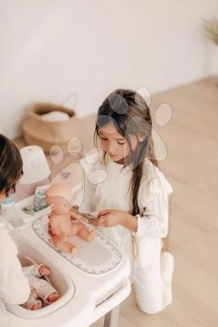 Set Spielhaus Für Die Puppe Large Doll's Play Center Natur D'Amour Baby Nurse Smoby Und Ein Kinderwagen Für Zwillinge Und Ein Esszimmerstuhl Mit Autositz, Eine Schaukel Und Eine 32-cm-Puppe -Smoby 220376 p smoby domcek 1