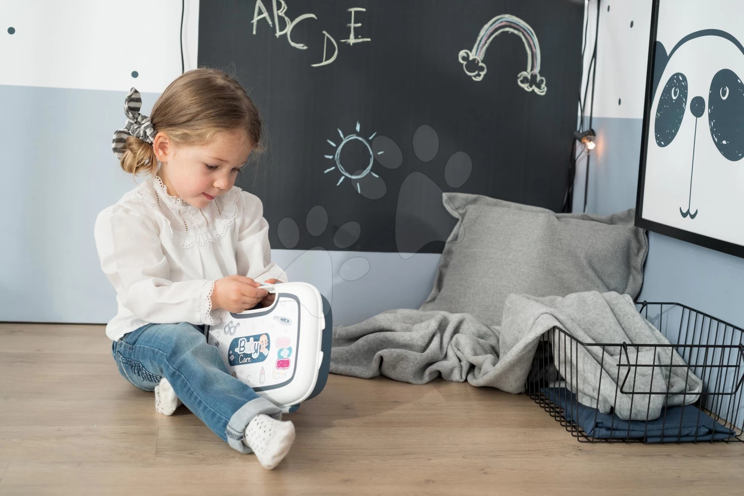 Set Spielhaus Für Die Puppe Large Doll's Play Center Natur D'Amour Baby Nurse Smoby Und Ein Kinderwagen Für Zwillinge Mit Einem Känguru Und Einem Medizinischen Koffer 14 Set Spielhaus Für Die Puppe Large Doll's Play Center Natur D'Amour Baby Nurse Smoby Und Ein Kinderwagen Für Zwillinge Mit Einem Känguru Und Einem Medizinischen Koffer – Bild 14