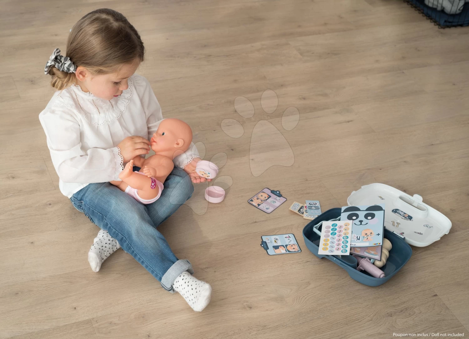 Set Spielhaus Für Die Puppe Large Doll's Play Center Natur D'Amour Baby Nurse Smoby Und Ein Kinderwagen Für Zwillinge Mit Einem Känguru Und Einem Medizinischen Koffer 13 Set Spielhaus Für Die Puppe Large Doll's Play Center Natur D'Amour Baby Nurse Smoby Und Ein Kinderwagen Für Zwillinge Mit Einem Känguru Und Einem Medizinischen Koffer – Bild 13