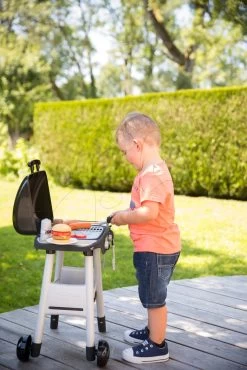 Grill Barbecue Smoby Mit Mechanischen Funktionen Und Sound Und 18 Zubehörteilen 73 Cm Hoch -Smoby 312001 q smoby grill