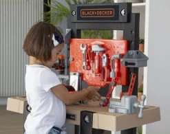 Kinderwerkstatt Mit Einer Black+Decker Bohrmaschine Smoby Und Ein LKW Mit Einem Arbeitskoffer Und Werkzeug 35 Kinderwerkstatt Mit Einer Black+Decker Bohrmaschine Smoby Und Ein LKW Mit Einem Arbeitskoffer Und Werkzeug -Smoby 360701 lifestyle a smoby pracovny stol
