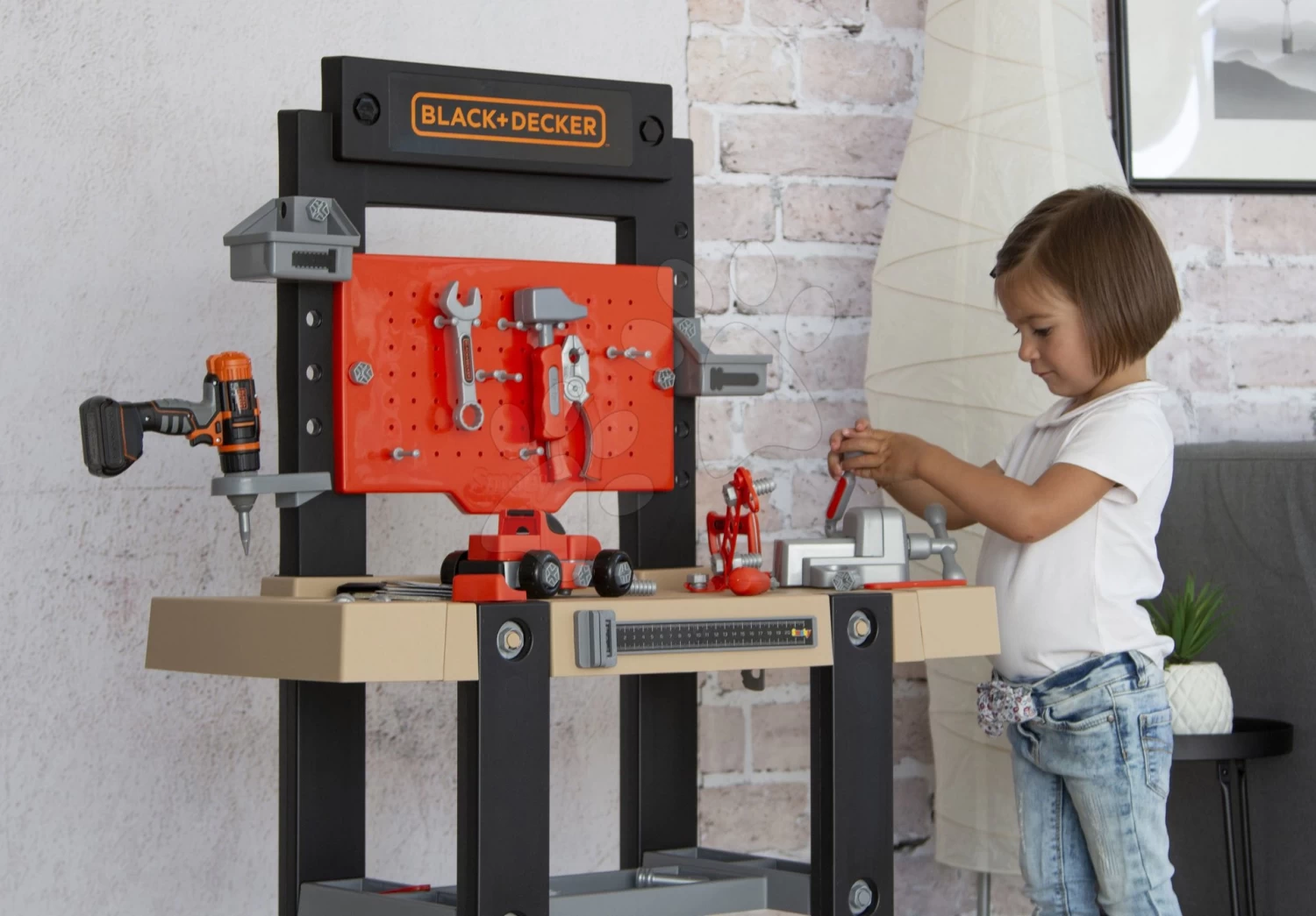 Kinderwerkstatt Mit Einer Black+Decker Bohrmaschine Smoby Und Ein LKW Mit Einem Arbeitskoffer Und Werkzeug 18 Kinderwerkstatt Mit Einer Black+Decker Bohrmaschine Smoby Und Ein LKW Mit Einem Arbeitskoffer Und Werkzeug – Bild 18