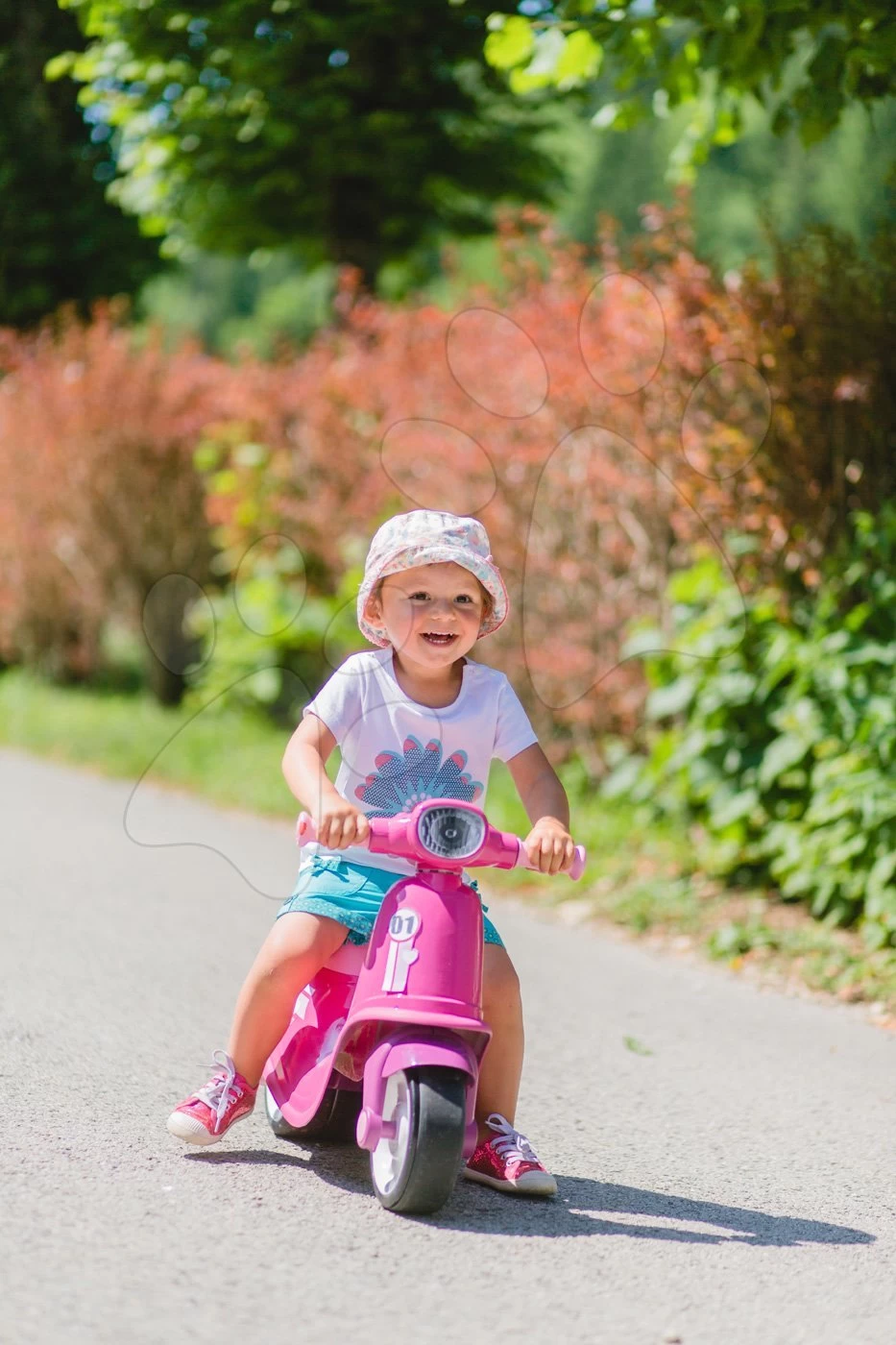 Rutscher-Set Scooter Pink Smoby Mit Gummirädern Und Küche French Cuisine 3-teilig Mit 25 Zubehörteilen Ab 18 Monaten 16 Rutscher-Set Scooter Pink Smoby Mit Gummirädern Und Küche French Cuisine 3-teilig Mit 25 Zubehörteilen Ab 18 Monaten – Bild 16