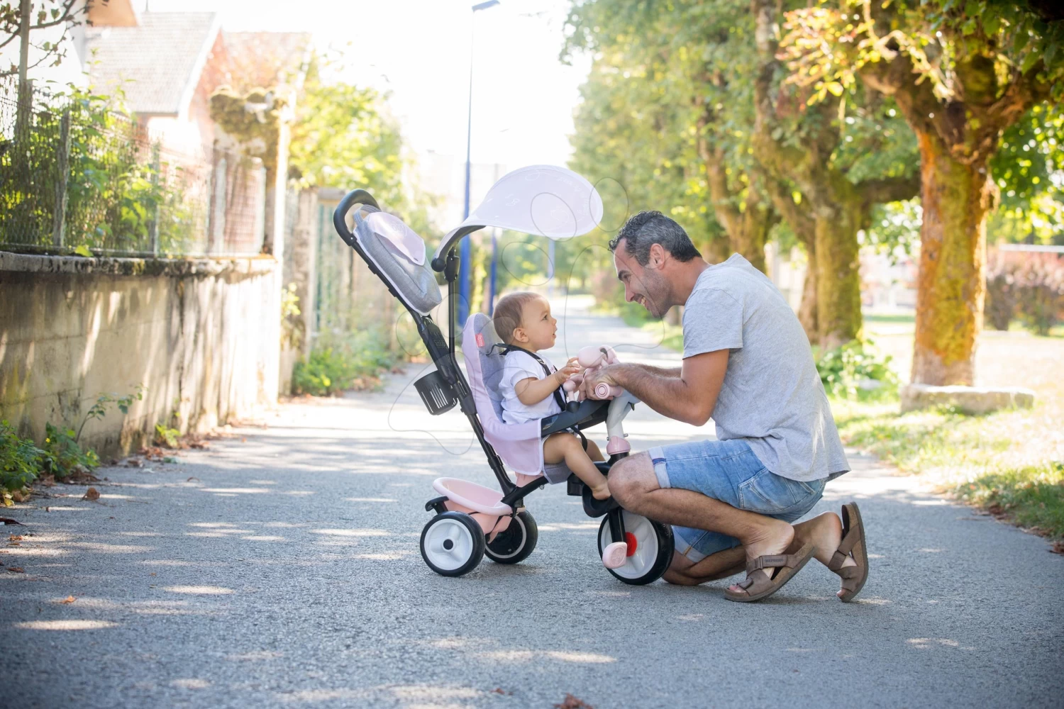 Dreirad Und Kinderwagen In Einem Mit Bremse Baby Driver Plus Pink Smoby Mit EVA-Rädern Und Intuitiver Steuerung Pink Ab 10 Monaten 12 Dreirad Und Kinderwagen In Einem Mit Bremse Baby Driver Plus Pink Smoby Mit EVA-Rädern Und Intuitiver Steuerung Pink Ab 10 Monaten – Bild 12
